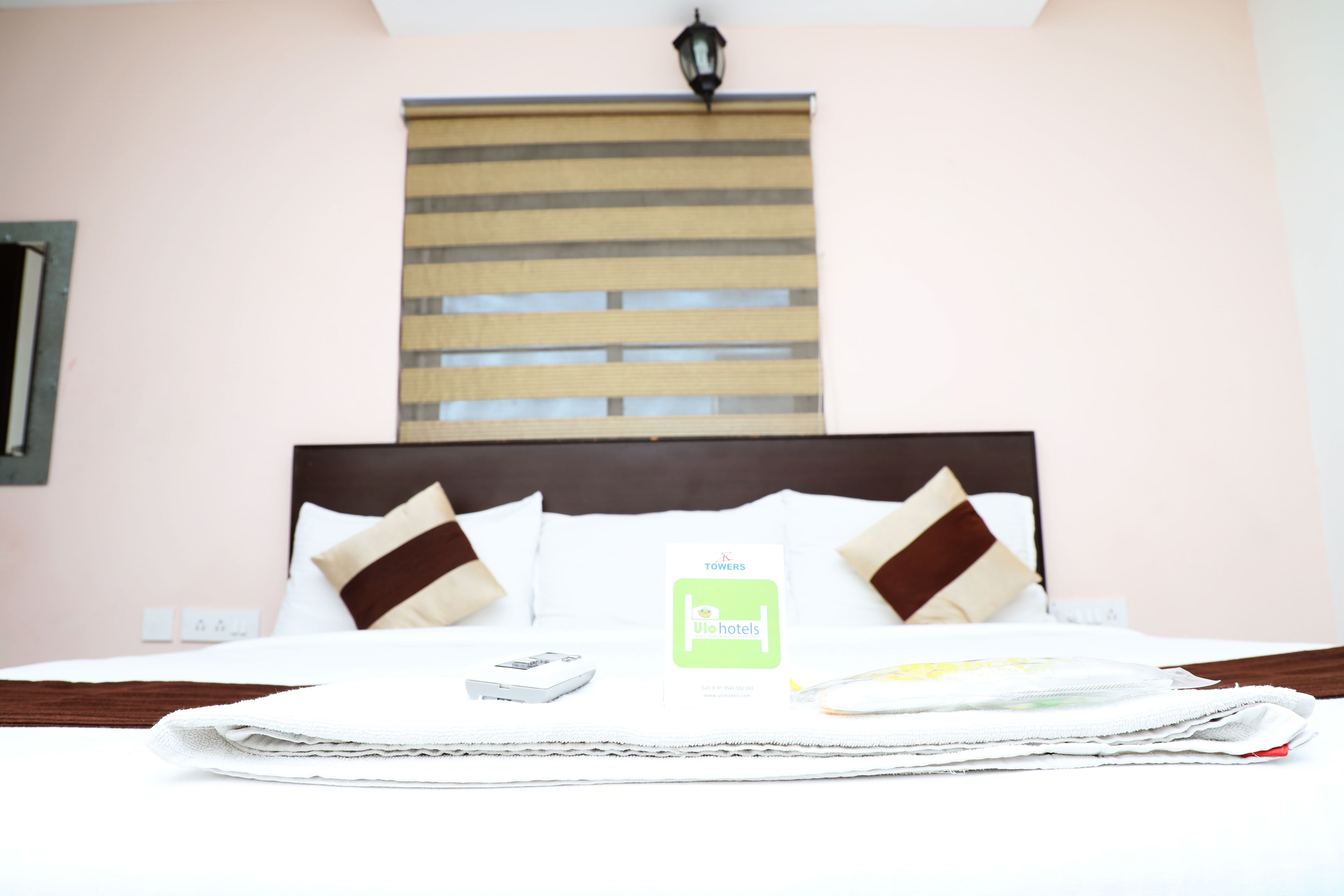 deluxe double room, 1 double bed | premium bedding, in-room safe, desk, iron/ironing board