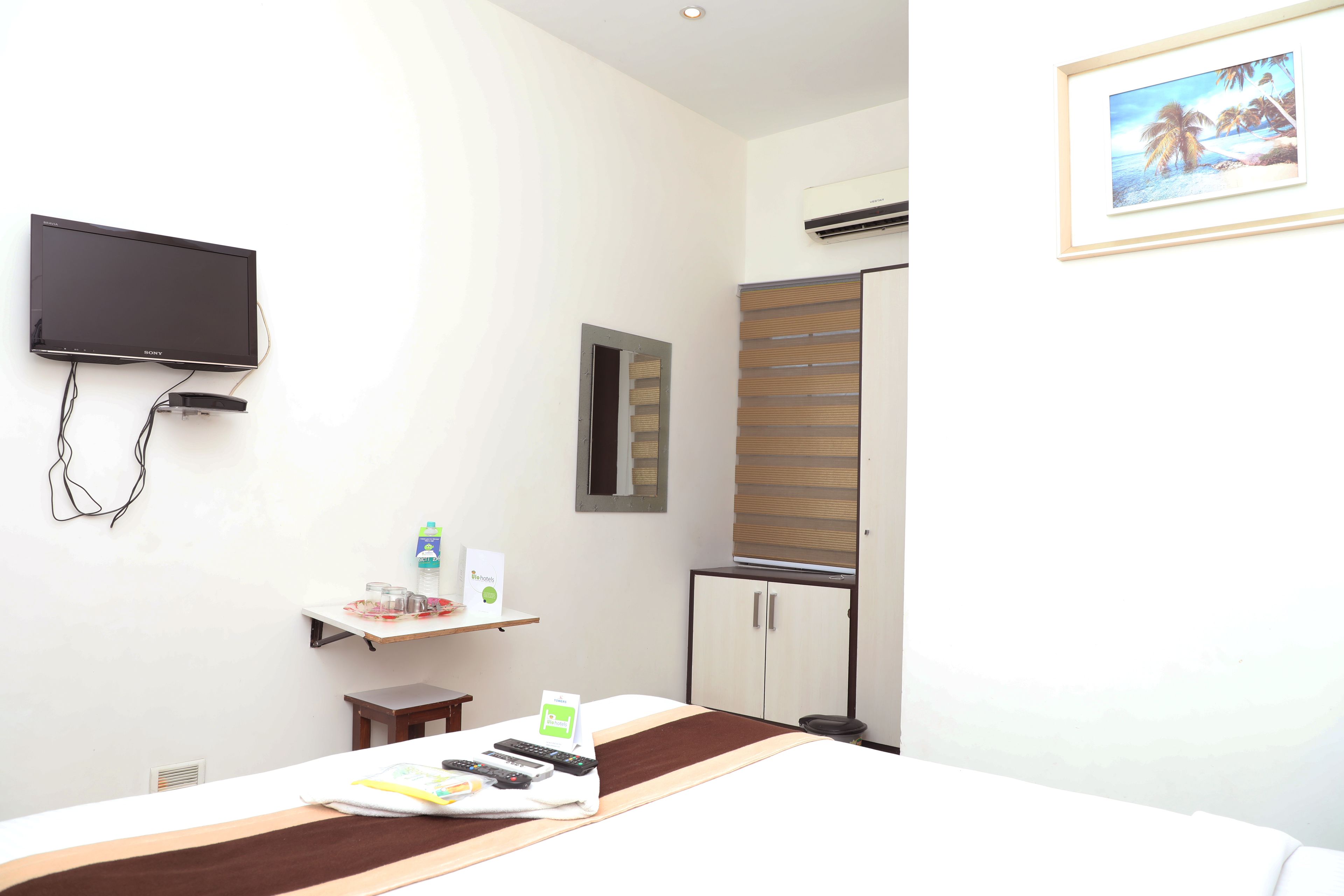 deluxe double room, 1 double bed | premium bedding, in-room safe, desk, iron/ironing board