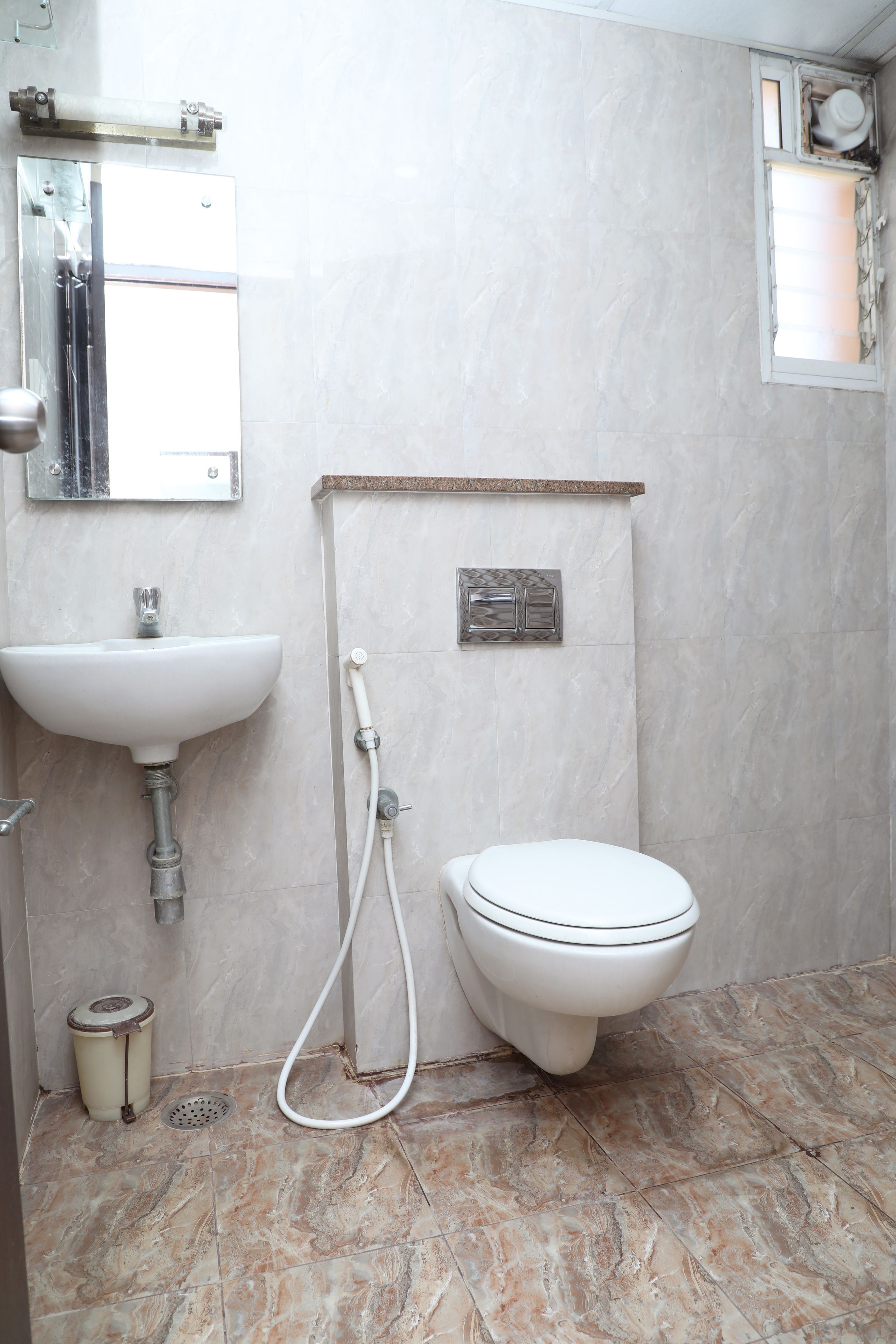 shower, free toiletries, towels