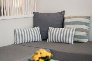 House, 1 Double Bed with Sofa bed, Jetted Tub (Tholos) | Living area - Stoa Cave Villas (Santorini)