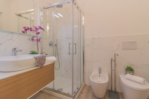 Apartment, 2 Bedrooms | Bathroom