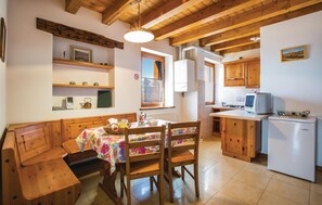 Kjøleskap og kokeplater