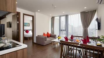 2 Bedroom Grand Apartment | Minibar, in-room safe, desk, laptop workspace