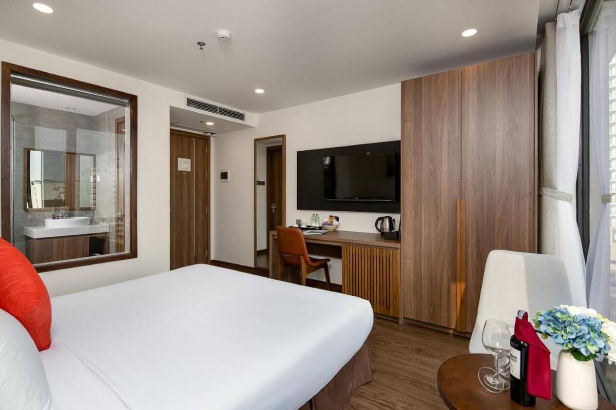 Minibar, in-room safe, desk, laptop workspace