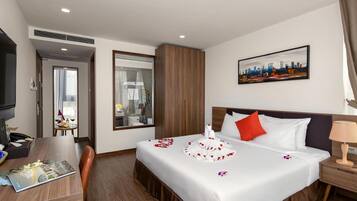 Minibar, in-room safe, desk, laptop workspace