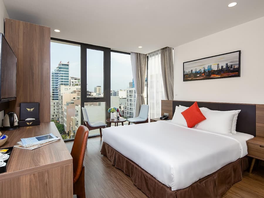 Quarto casal luxo | Frigobar, cofres nos quartos, escrivaninha