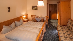 Chambre double, 1 grand lit | Accès au Wi-Fi (inclus)