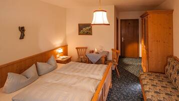 Double Room, 1 Queen Bed | Free WiFi