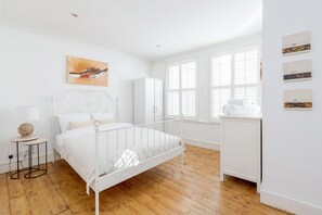 Family Duplex, Multiple Beds, Patio | 3 bedrooms, iron/ironing board, free WiFi, bed sheets - Bright Welcoming Apartment With Terrace, Fulham 3 bed (London)
