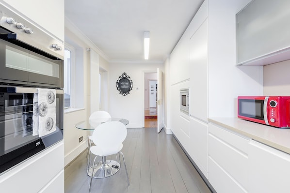 Family Duplex, Multiple Beds, Patio | Private kitchen | Fridge, oven, stovetop, dishwasher