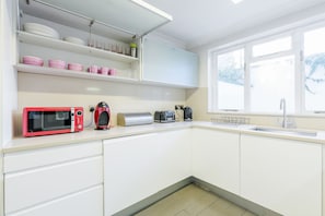 Family Duplex, Multiple Beds, Patio | Private kitchen | Fridge, oven, stovetop, dishwasher