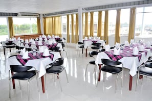 Desayuno de cocina local incluido todos los días