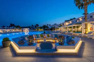 Fachada de la propiedad por la tarde o noche