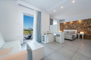 Caja de seguridad en la habitación, escritorio y cortinas blackout 