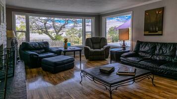 Flat-screen TV, fireplace