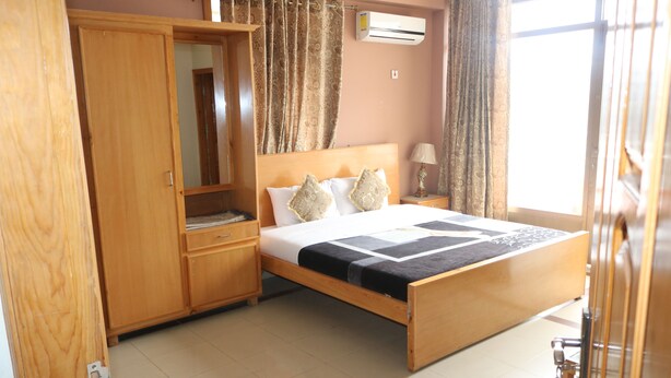 Phòng đôi Deluxe, 1 giường đôi | Phòng khách