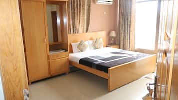 Deluxe Double Room, 1 Double Bed | Living room