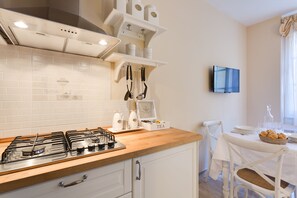 Apartment, 1 Bedroom | Private kitchenette