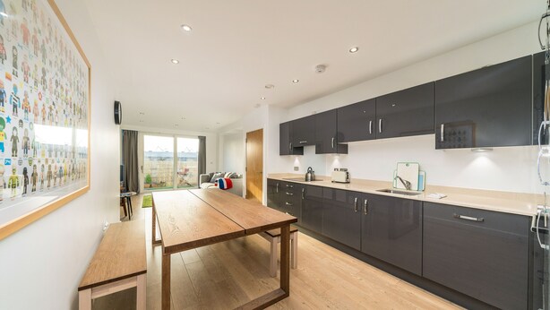 Unclassified image, 1 of 17, button - NEW 2BD Flat 4mins to Excel Centre Fast City Links (London)