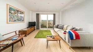 Unclassified image, 5 of 17, button - NEW 2BD Flat 4mins to Excel Centre Fast City Links (London)