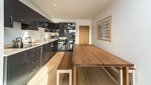 Unclassified image, 3 of 17, button - NEW 2BD Flat 4mins to Excel Centre Fast City Links (London)