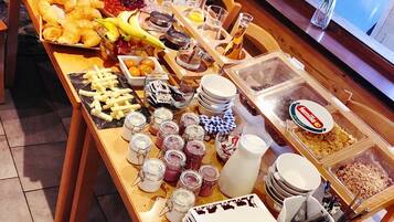 Free daily buffet breakfast