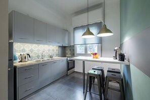 Fridge, microwave, oven, stovetop