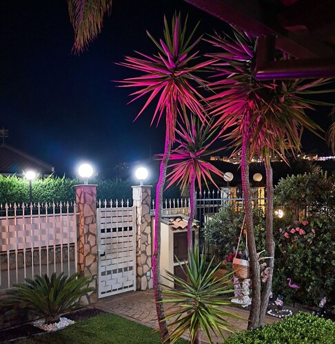 BEACH-puolella huvila SEA, 2 makuuhuonetta, Wi-Fi, AC & Garden