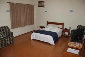 Ropa de cama hipoalergénica, minibar, escritorio y wifi gratis 