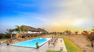 Ubicación a pie de playa y bar en la playa