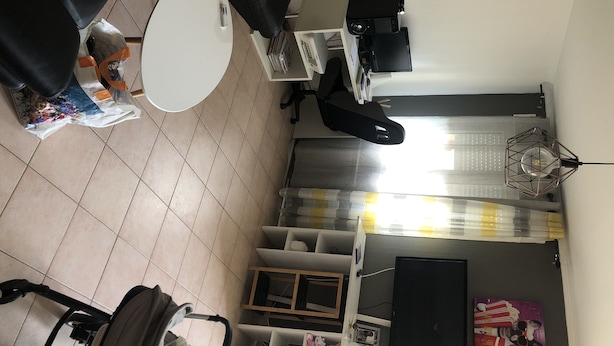 A compact living space with a kitchenette, a dining area, and a seating area. - Grand t 2 on Bastia (Bastia)