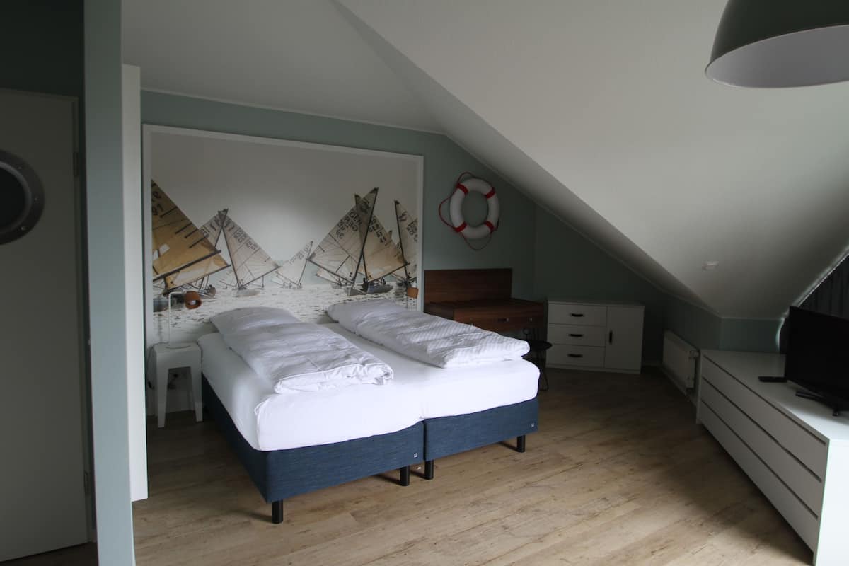 Monolocale | Biancheria da letto ipoallergenica, tende oscuranti, insonorizzazione