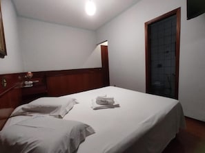 Hypo-allergenic bedding, minibar, desk, blackout drapes - Js Palace Hotel (Alfenas)