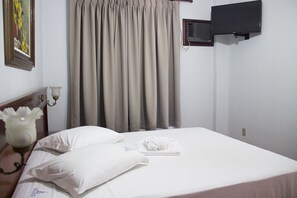Hypo-allergenic bedding, minibar, desk, blackout curtains - Js Palace Hotel (Alfenas)