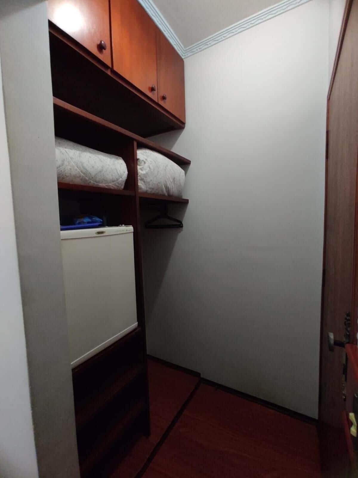 hypo-allergenic bedding, minibar, desk, blackout curtains