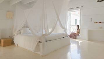 Frigobar, cofres nos quartos, individualmente decorados