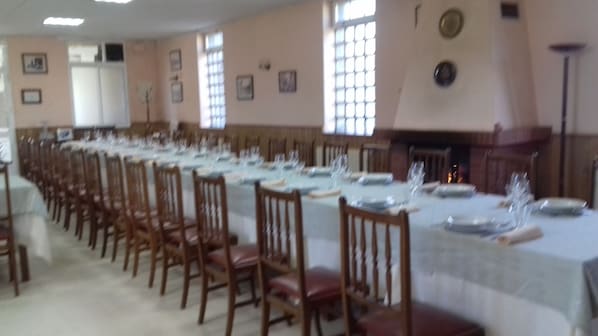 Desayuno con opciones de la cocina local todos los días (con cargo)