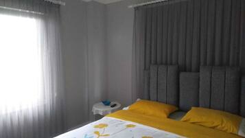 Villa | Desk, free WiFi, bed sheets