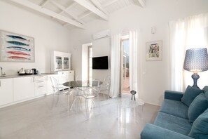 Luxury-Suite (Acropolis) | Wohnbereich | Flachbildfernseher