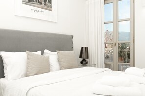 Luxury Suite (Acropolis) | Individually decorated, individually furnished, blackout drapes