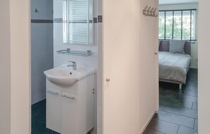 2 عدّة غرف نوم وسرير سفر وواي فاي مجانًا