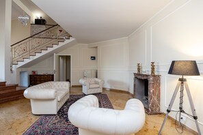 Sala de estar en el lobby