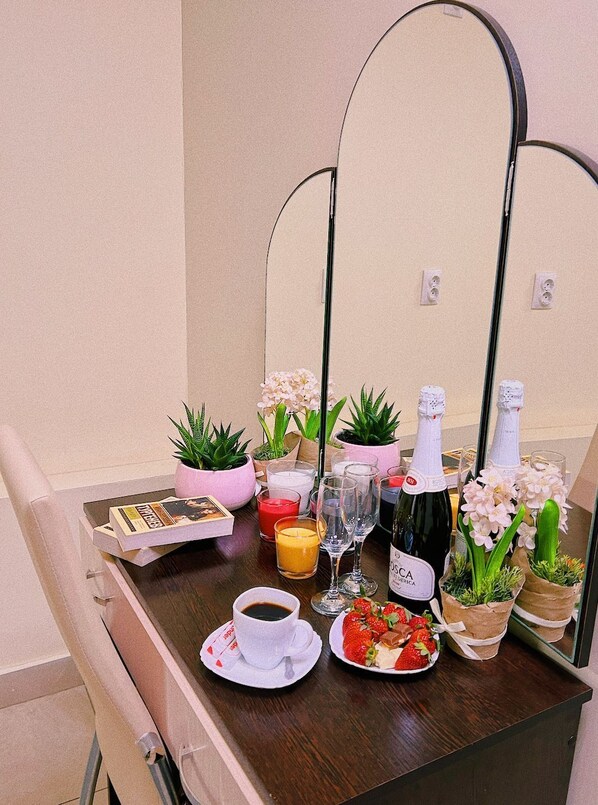 Suite junior | 1 habitación, cortinas blackout, wifi gratis y ropa de cama 