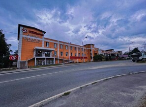 Vista frontal de la propiedad