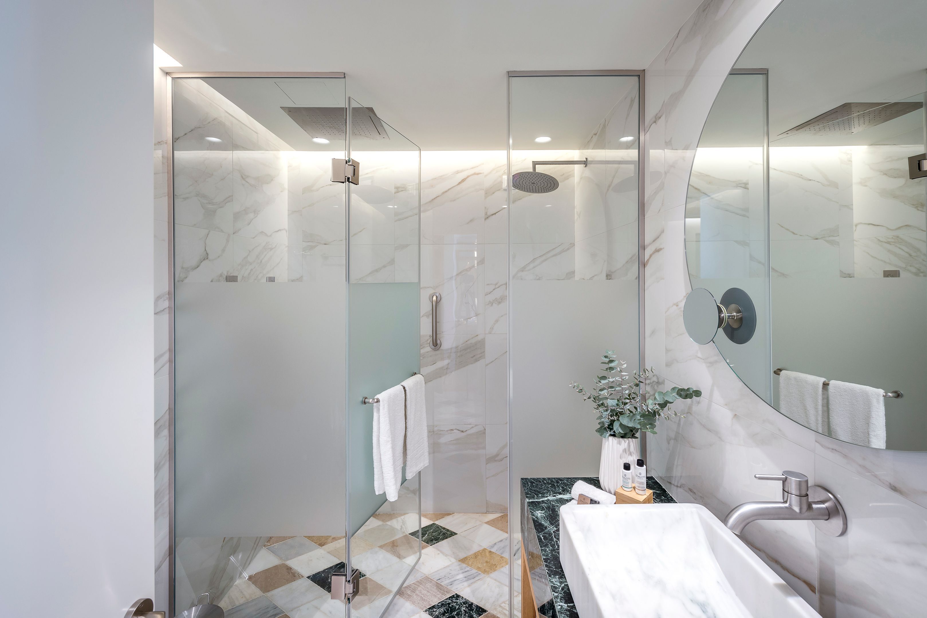 niche Suite | Bathroom