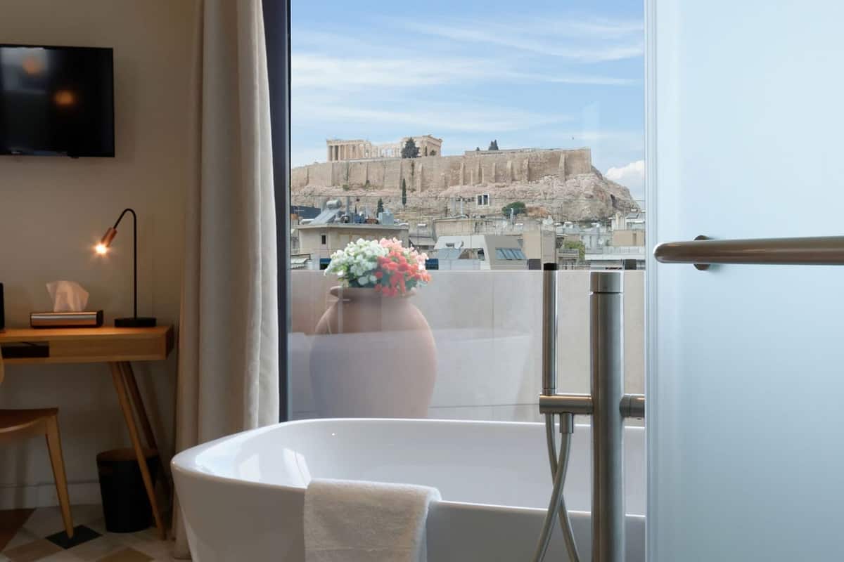 Divine niche Suite Acropolis View | Badrum | Dusch, regndusch, lyxtoalettartiklar och hårtork