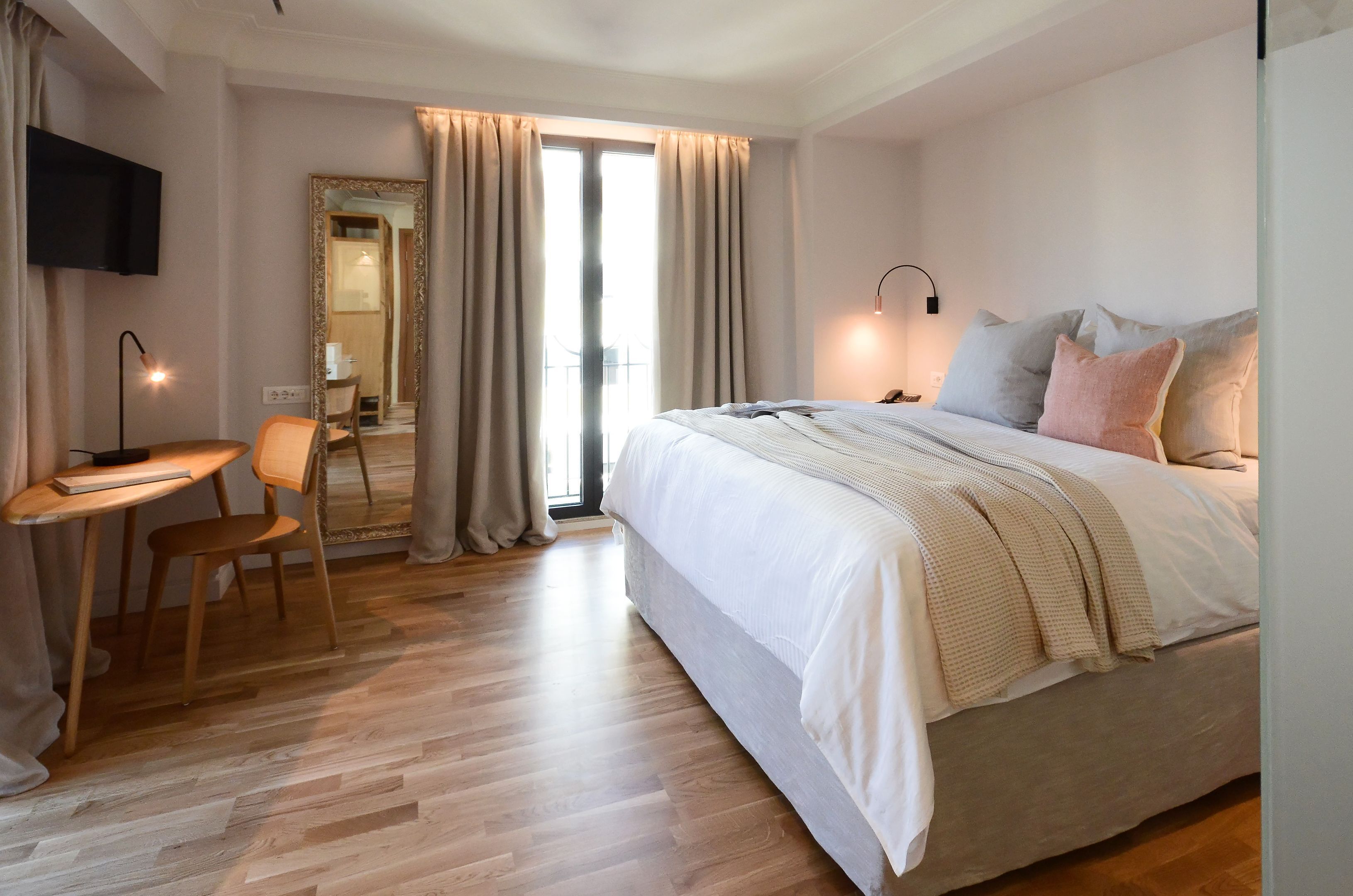 niche Acropolis View Room | Premium bedding, down comforters, free minibar, in-room safe