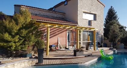 Villa "La Den des ChĂȘnes Greens" 160m2 private pool and garden