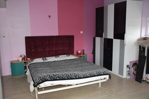 4 habitaciones, tabla de planchar con plancha y wifi gratis