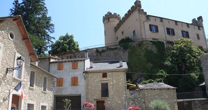 In the heart of the village of Nyer, at the gates of the nature reserve.